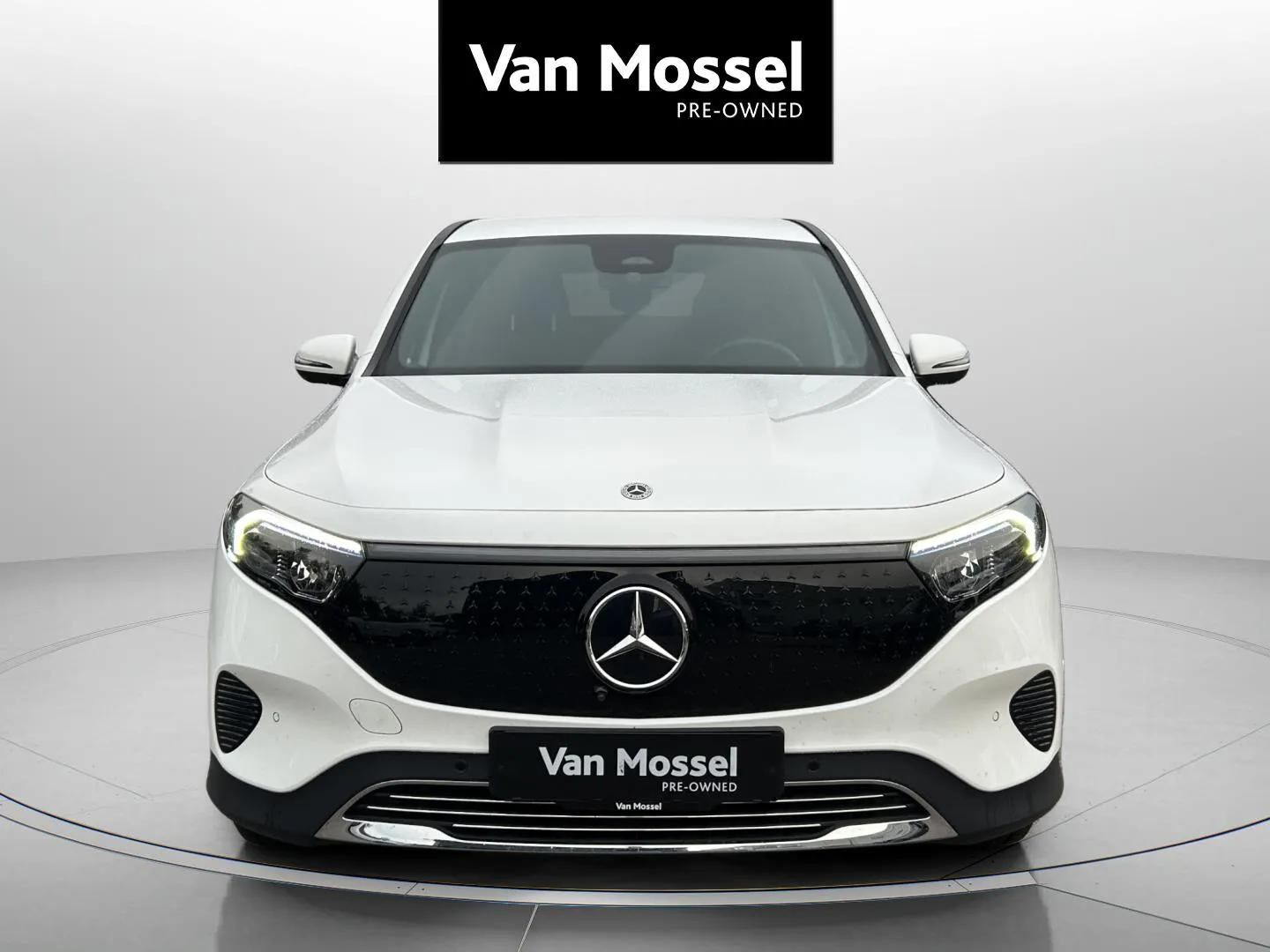 Hvid Mercedes EQB250+ fra 2024