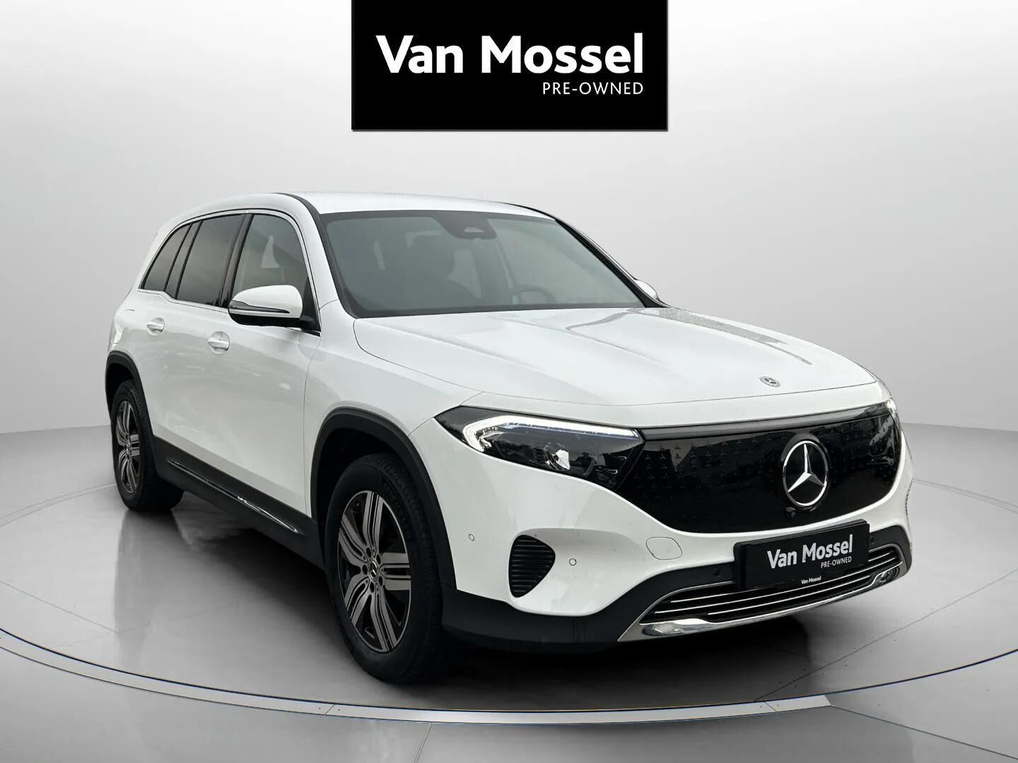 Hvid Mercedes EQB250+ fra 2024