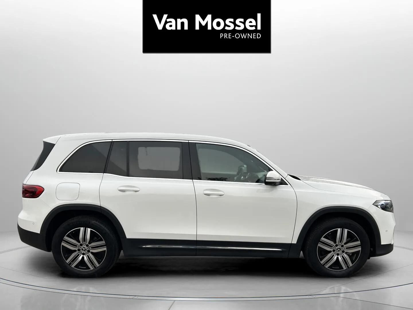 Hvid Mercedes EQB250+ fra 2024