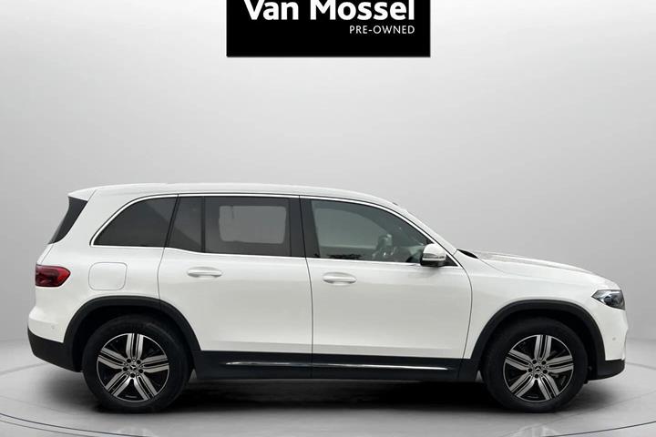 Hvid Mercedes EQB250+ fra 2024