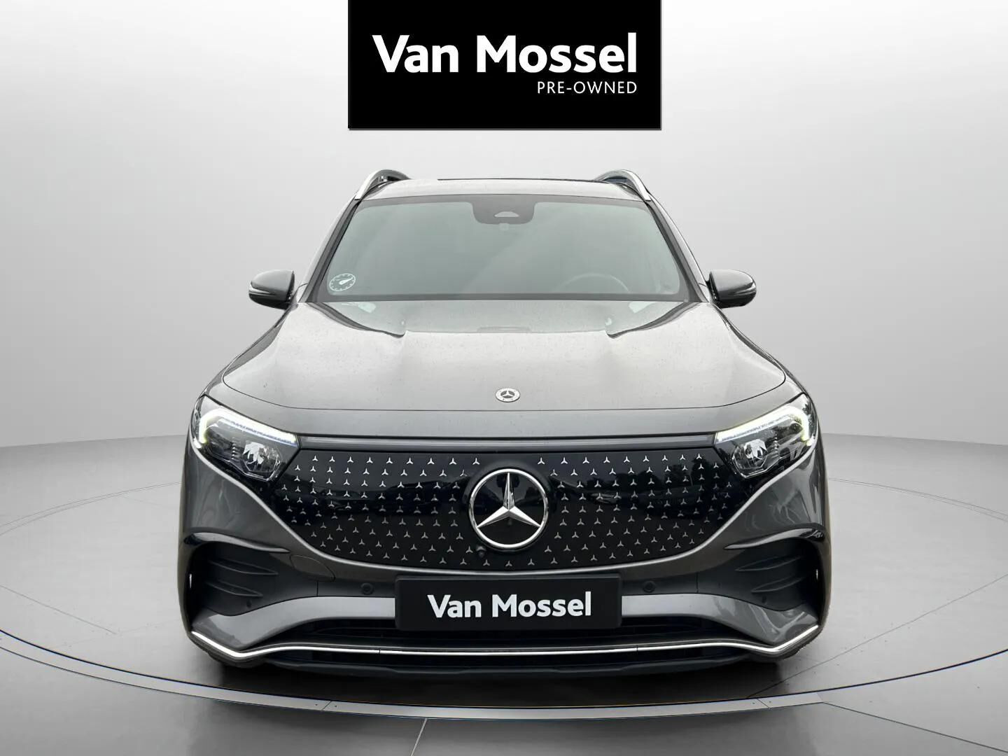 Grå Mercedes EQB250+ fra 2025