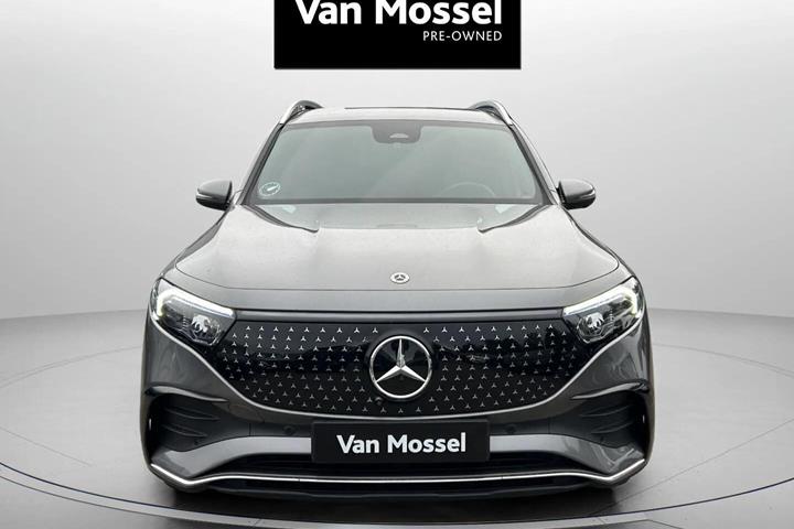 Grå Mercedes EQB250+ fra 2025
