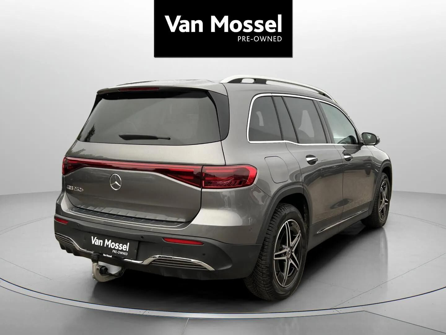 Grå Mercedes EQB250+ fra 2025