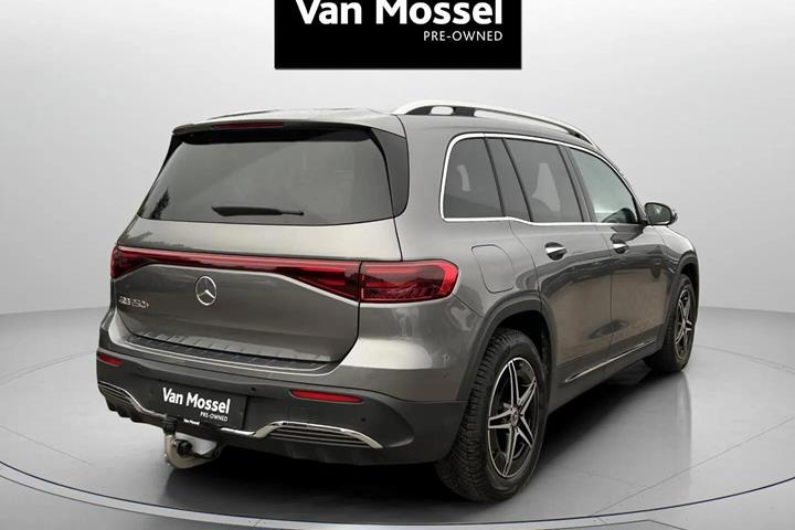 Grå Mercedes EQB250+ fra 2025