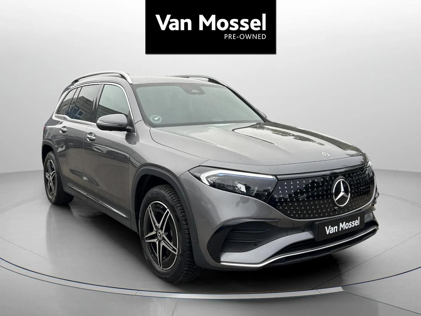 Grå Mercedes EQB250+ fra 2025