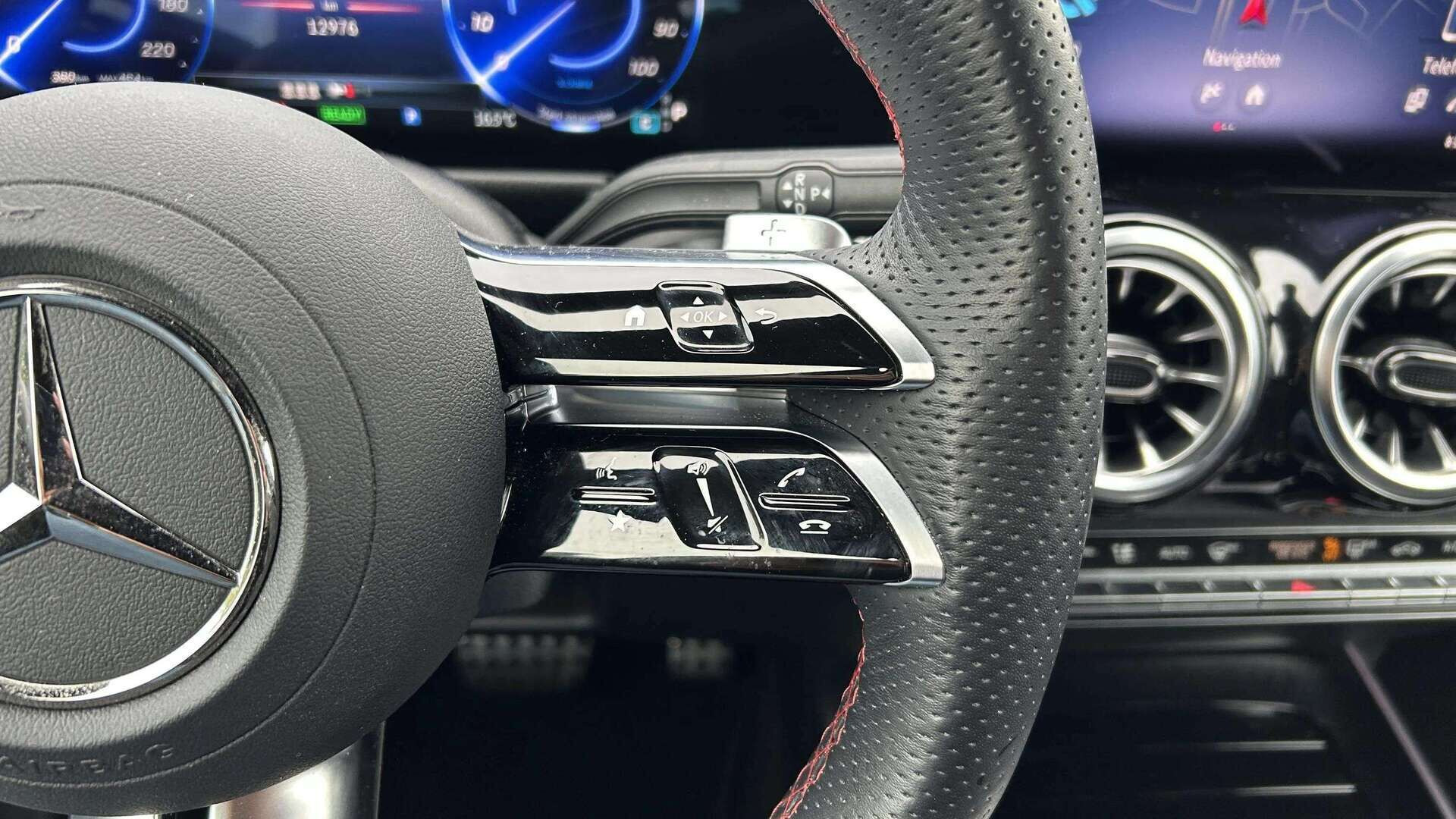 Grå Mercedes EQB250+ fra 2025