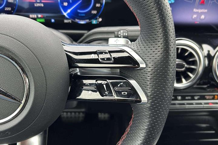 Grå Mercedes EQB250+ fra 2025