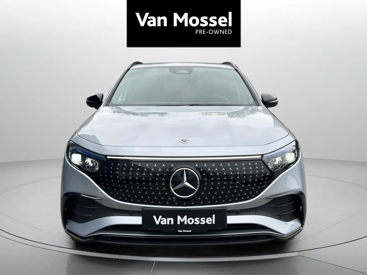 Sølv Mercedes EQA250+ fra 2025