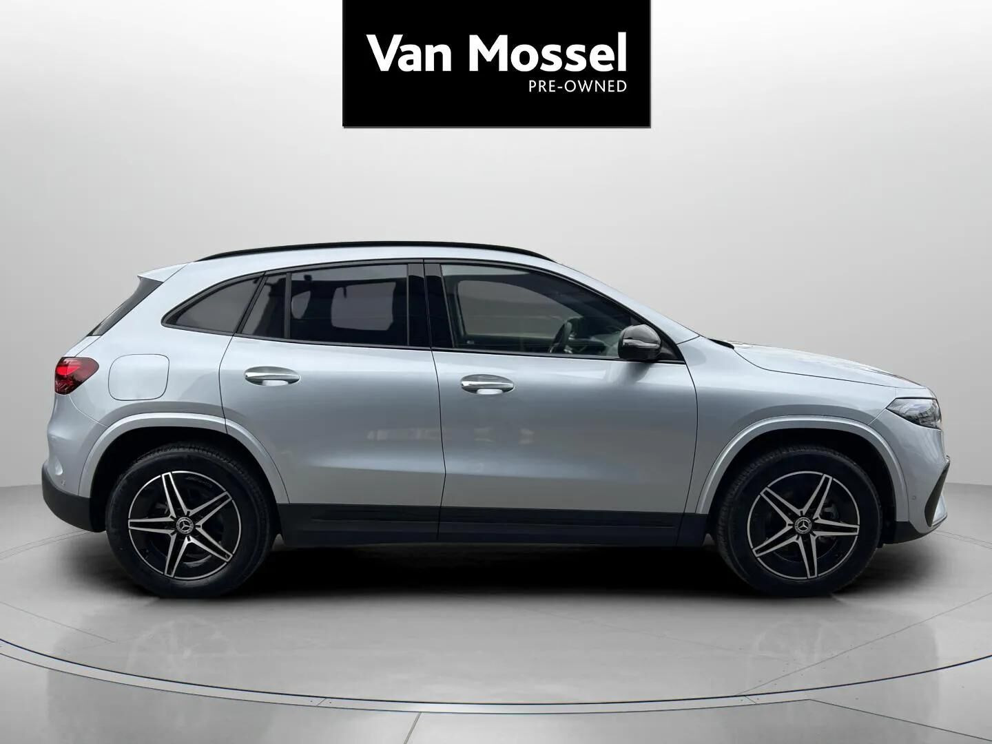 Sølv Mercedes EQA250+ fra 2025
