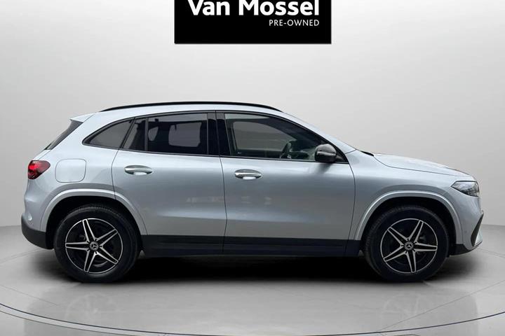 Sølv Mercedes EQA250+ fra 2025