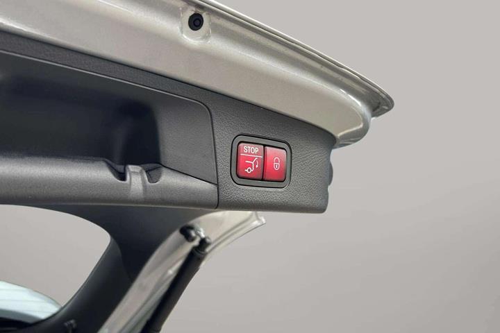 Sølv Mercedes EQA250+ fra 2025