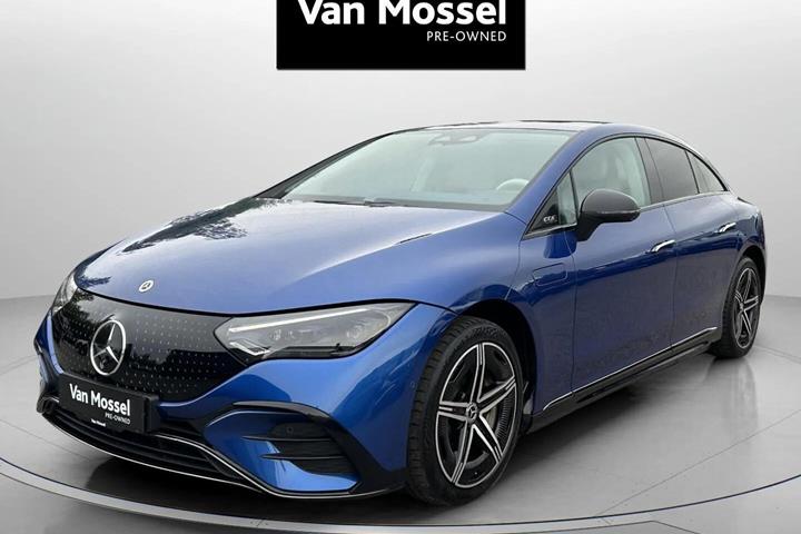 Blå Mercedes EQE350 fra 2022