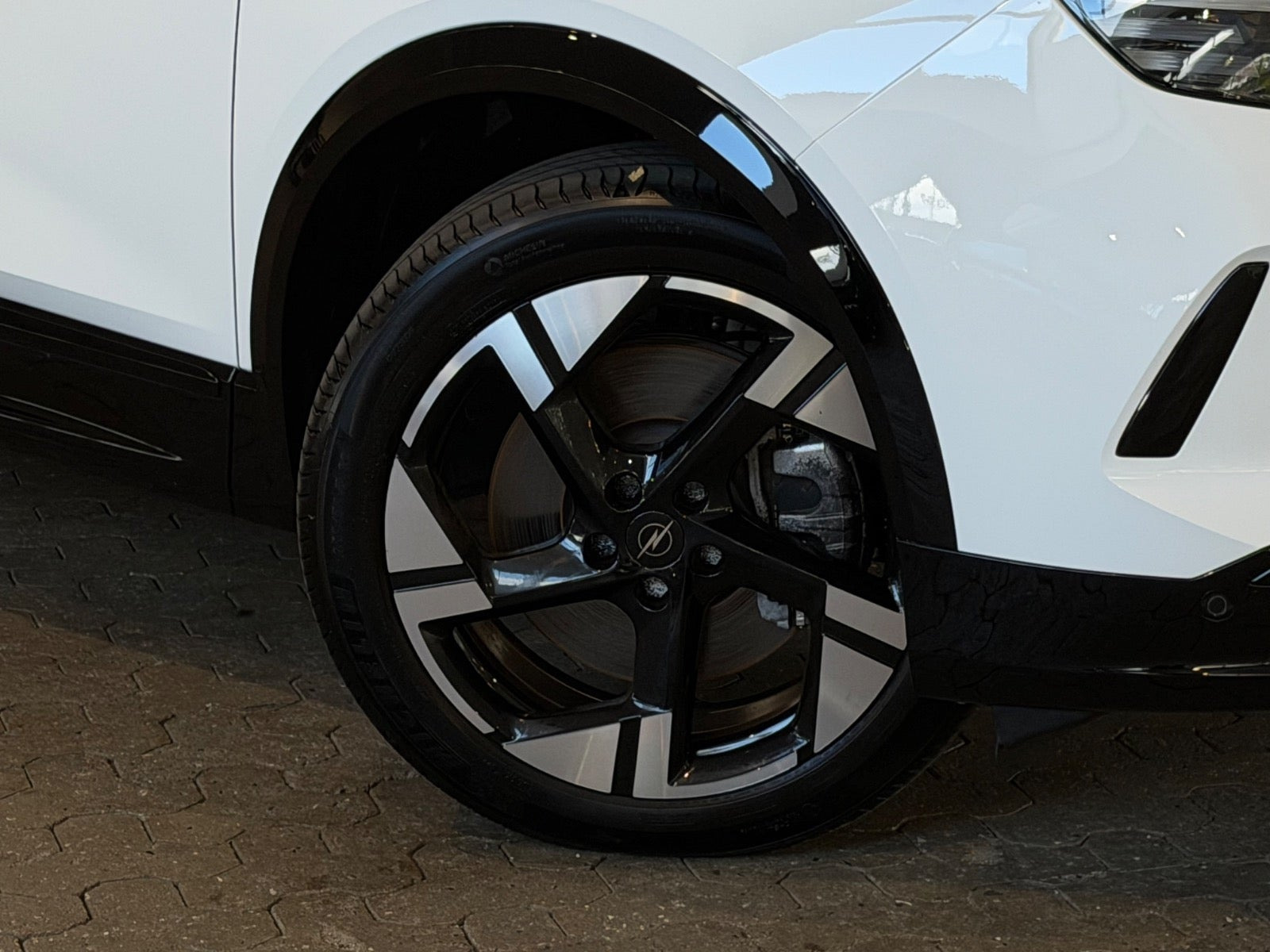 Hvid Opel Grandland-e fra 2025