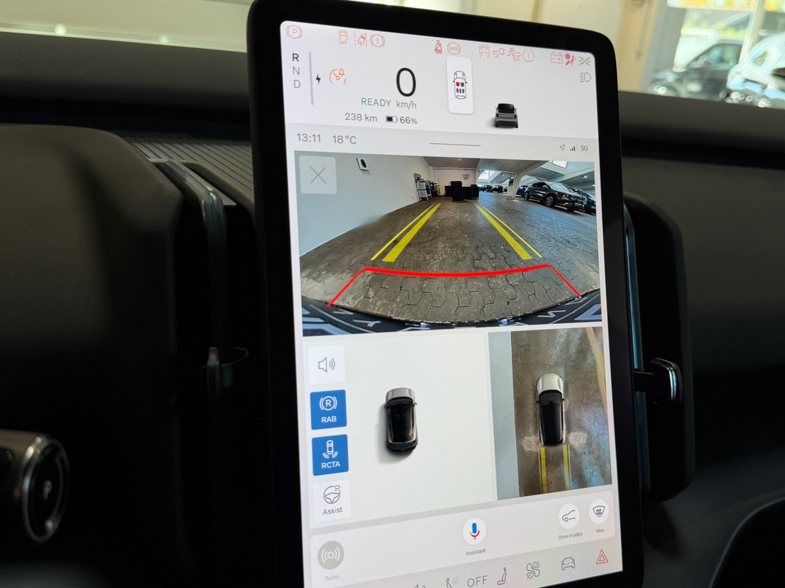 Grå Volvo EX30 fra 2024