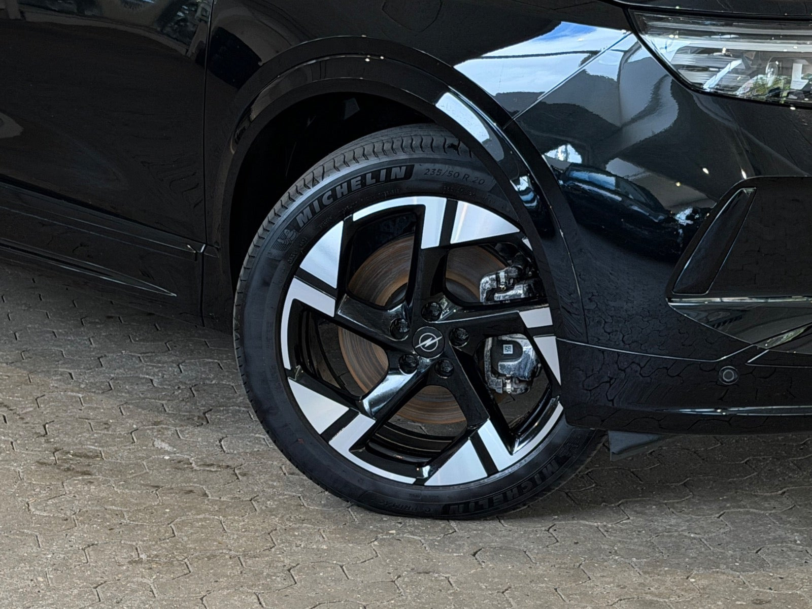 Sort Opel Grandland-e fra 2025