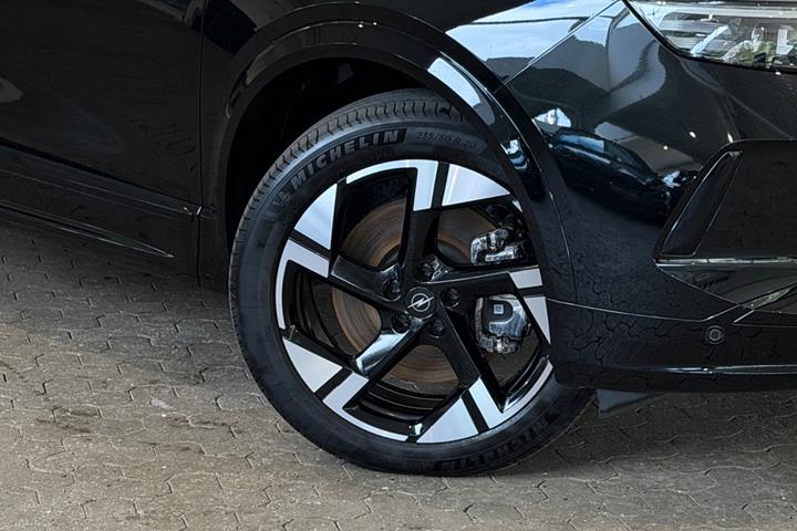 Sort Opel Grandland-e fra 2025