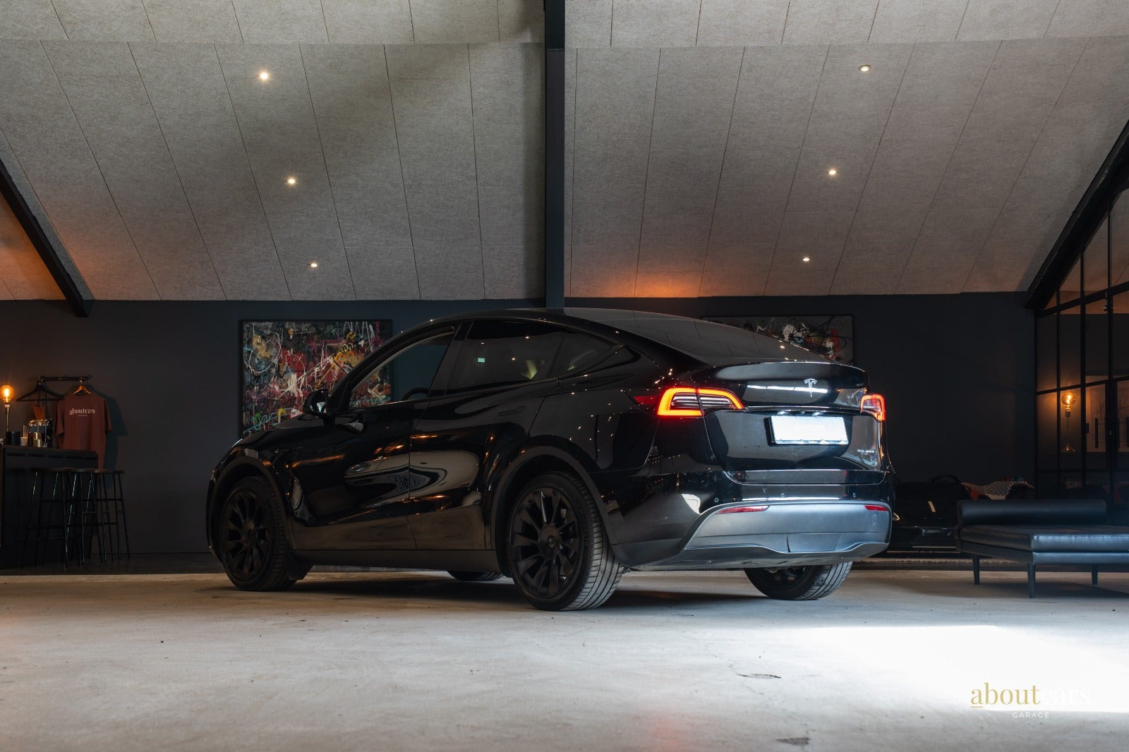 Sort Tesla Model Y fra 2022