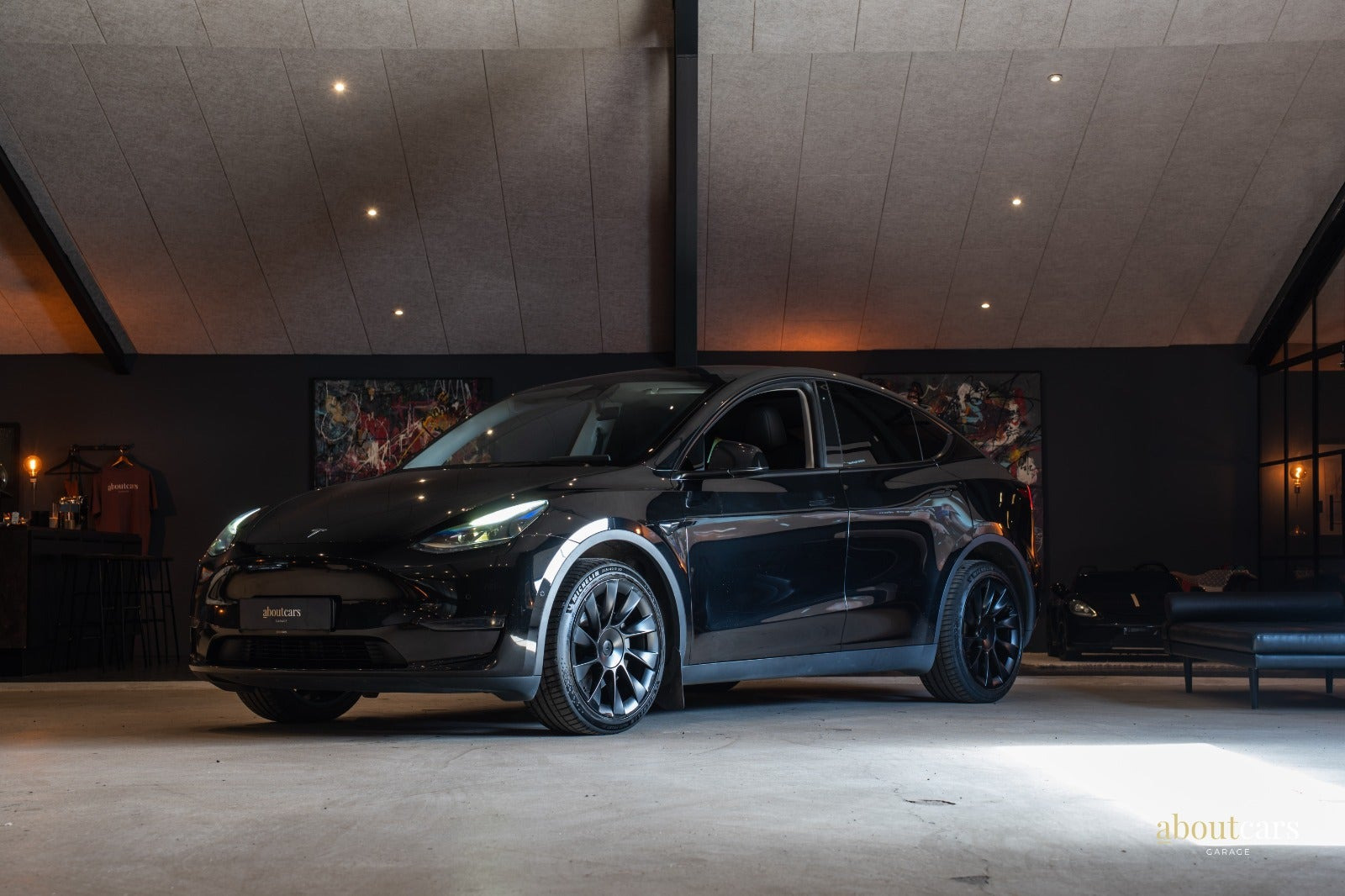 Sort Tesla Model Y fra 2022