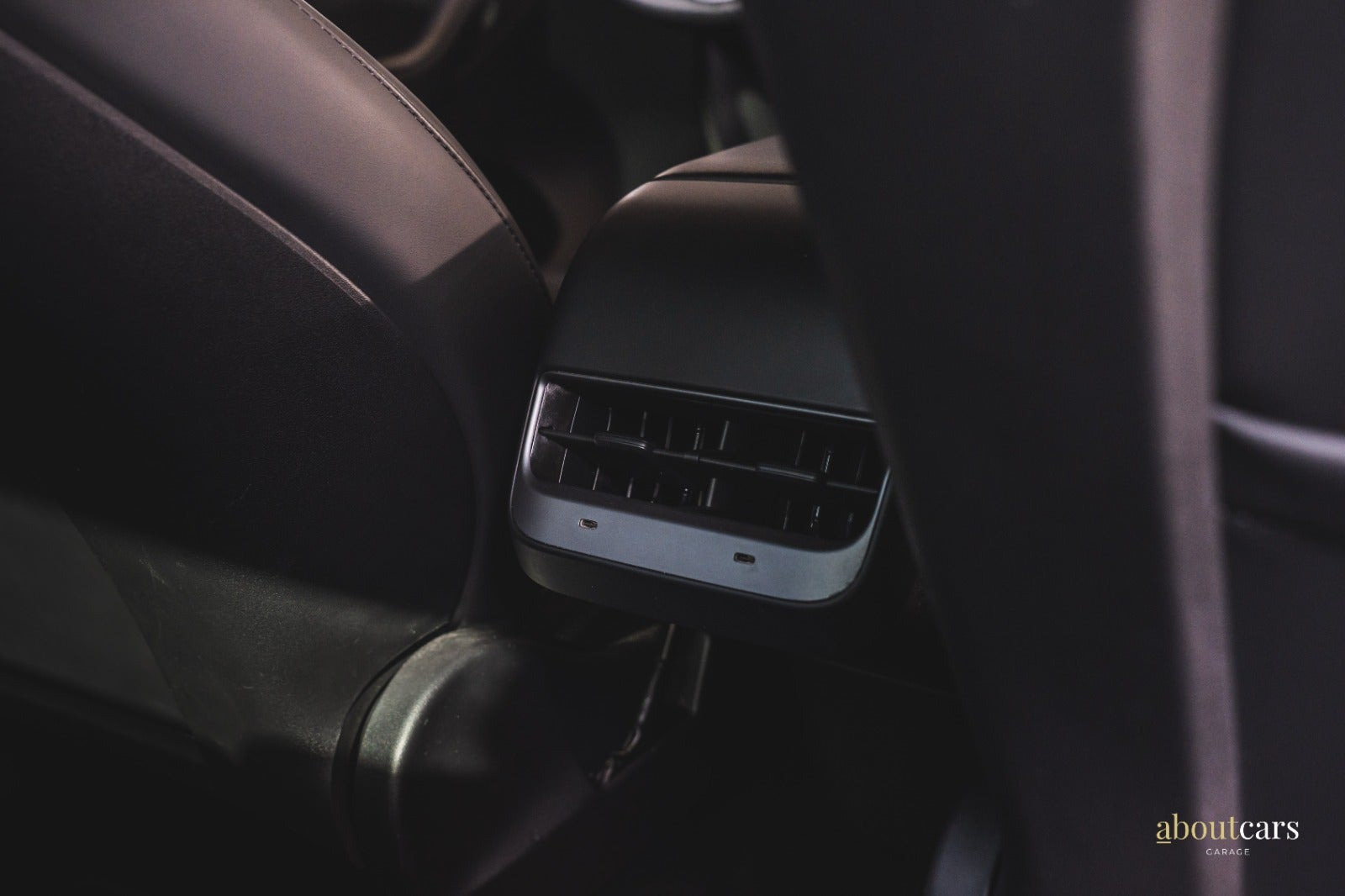 Sort Tesla Model Y fra 2022