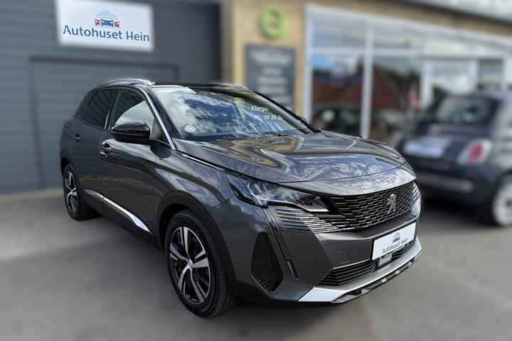 Grå Peugeot 3008 fra 2020 set udefra