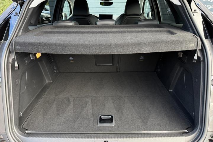 Grå Peugeot 3008 fra 2020