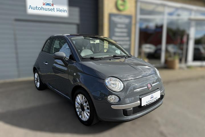 Grå Fiat 500 fra 2014 set udefra