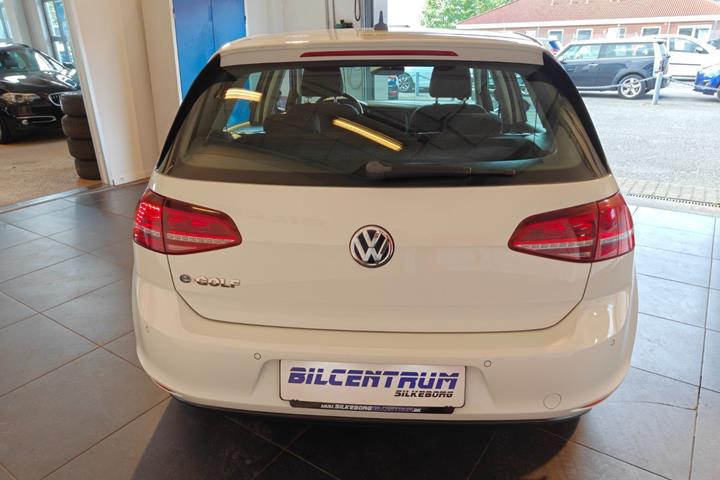 Hvid VW e-Golf VII fra 2017