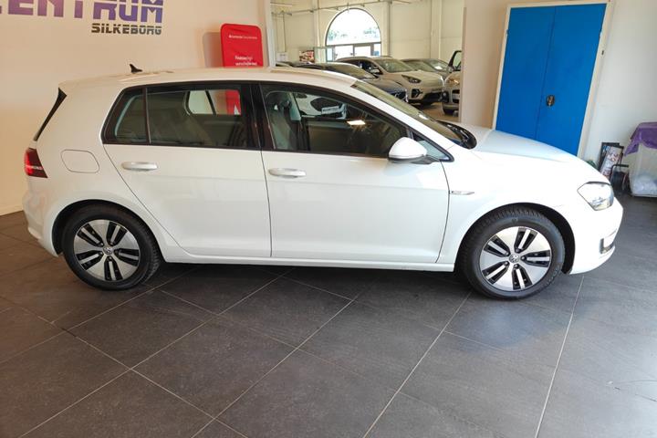 Hvid VW e-Golf VII fra 2017