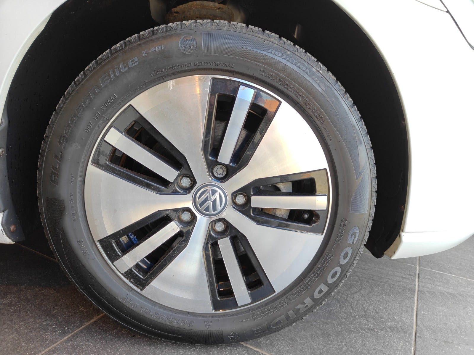 Hvid VW e-Golf VII fra 2017