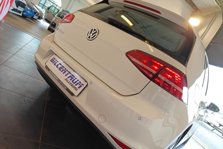 Hvid VW e-Golf VII fra 2017