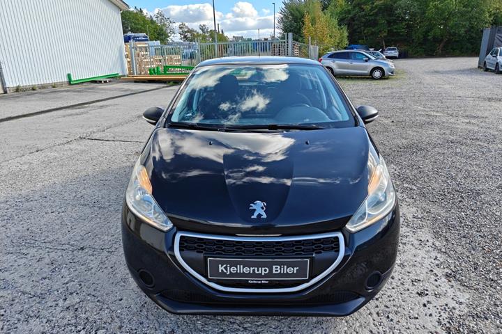 Gul Peugeot 208 fra 2012