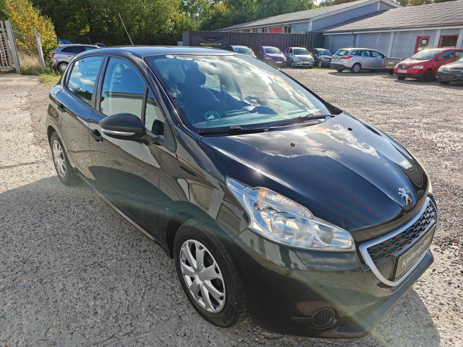 Gul Peugeot 208 fra 2012
