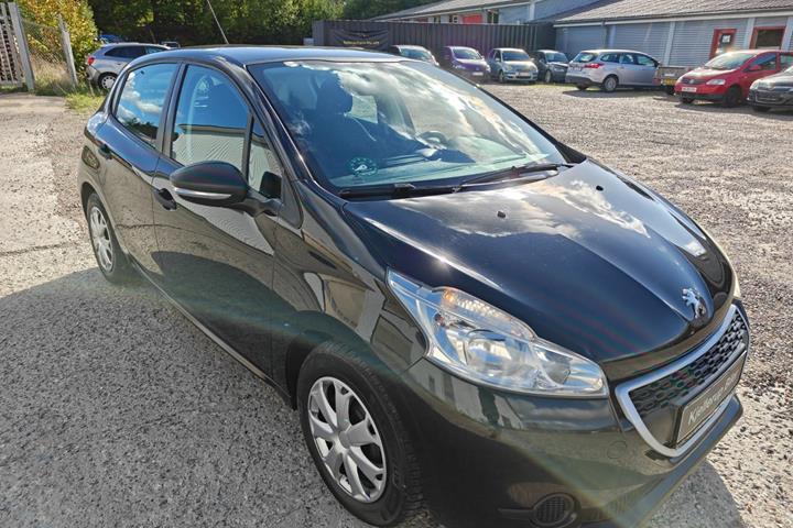 Gul Peugeot 208 fra 2012