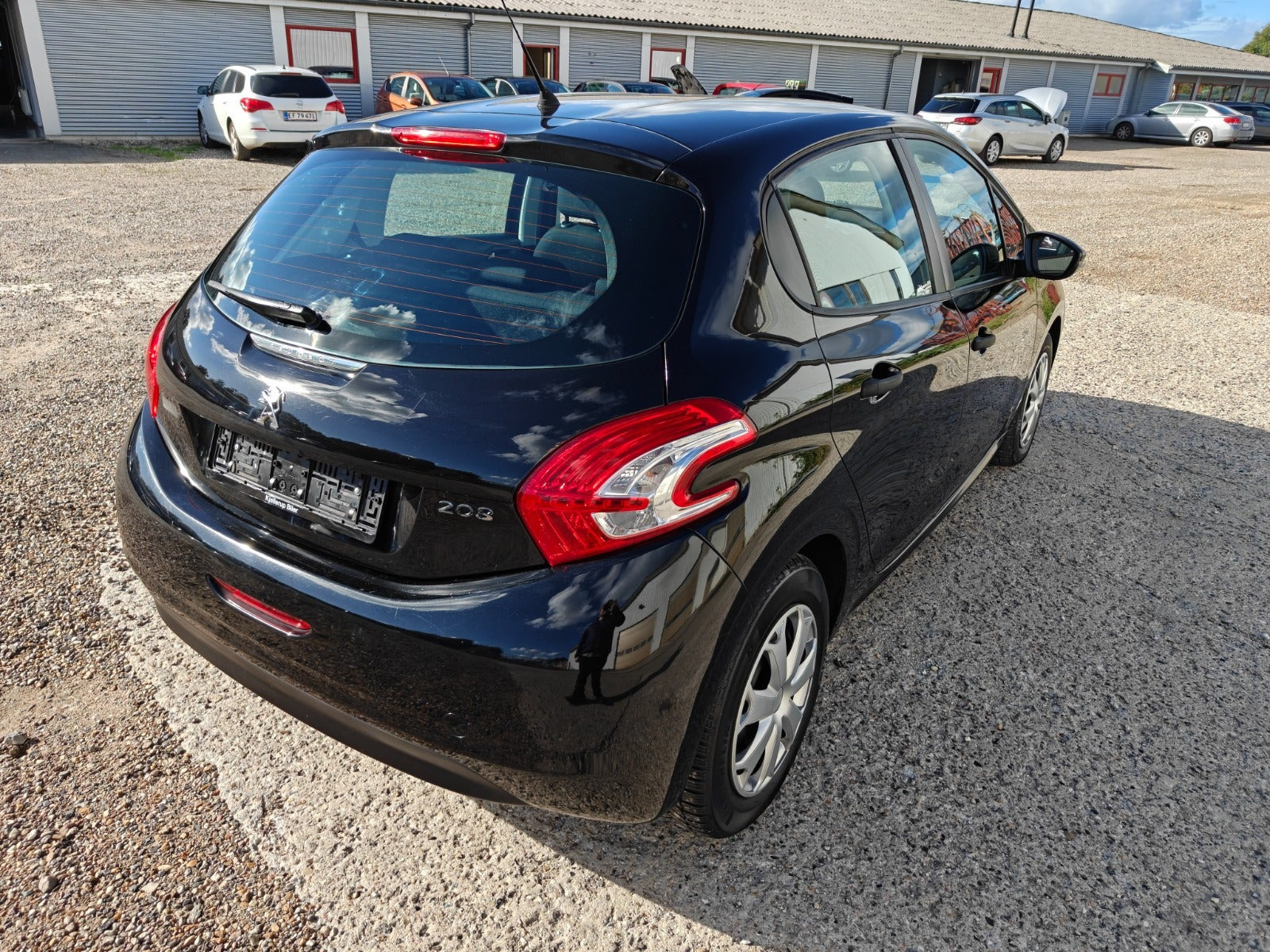 Gul Peugeot 208 fra 2012