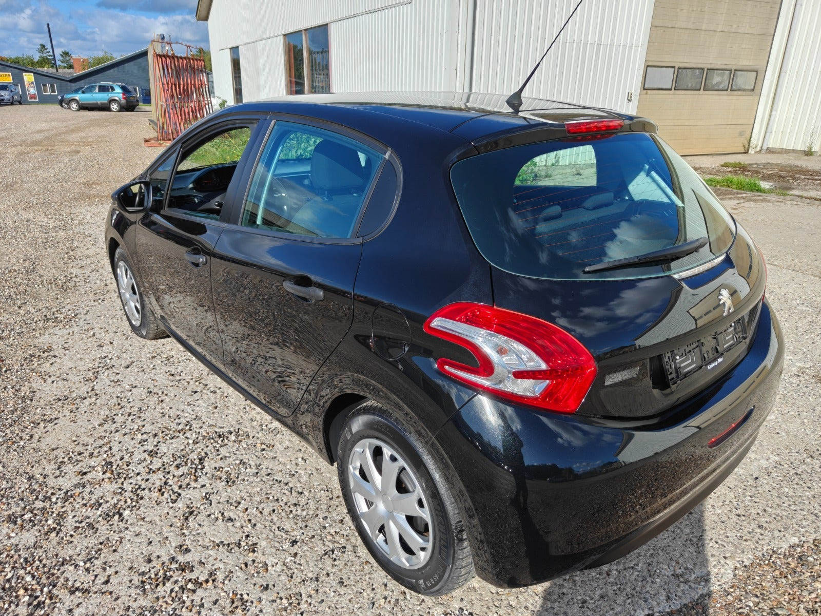 Gul Peugeot 208 fra 2012