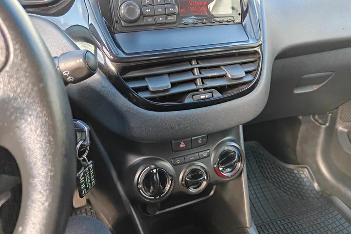 Gul Peugeot 208 fra 2012