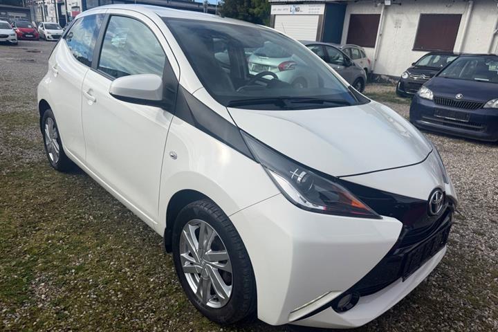Hvid Toyota Aygo fra 2014