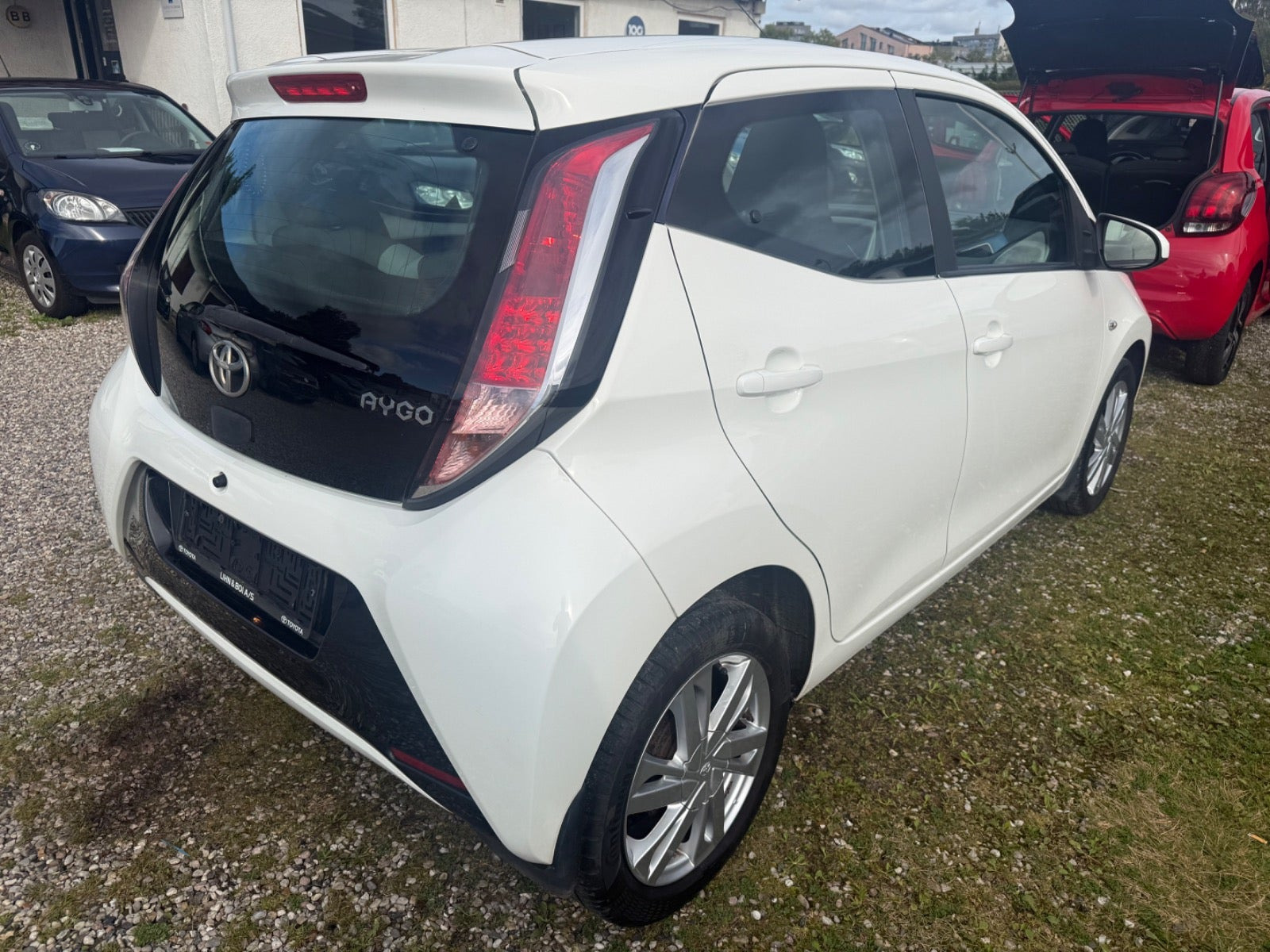 Hvid Toyota Aygo fra 2014