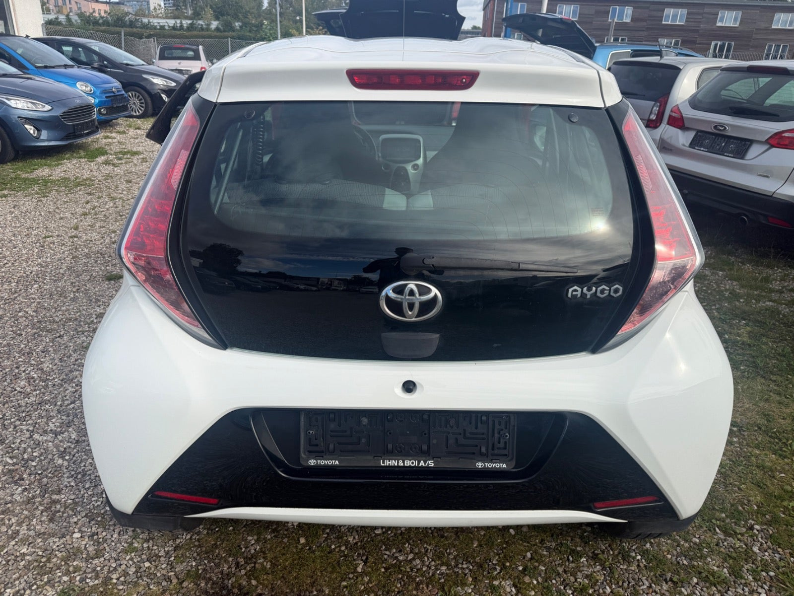 Hvid Toyota Aygo fra 2014