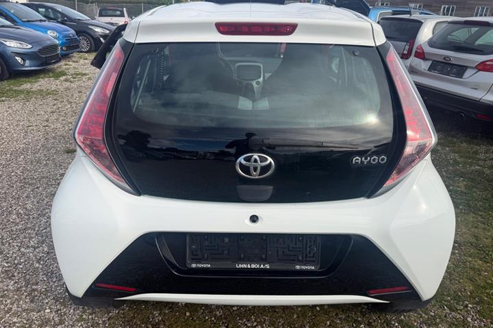 Hvid Toyota Aygo fra 2014
