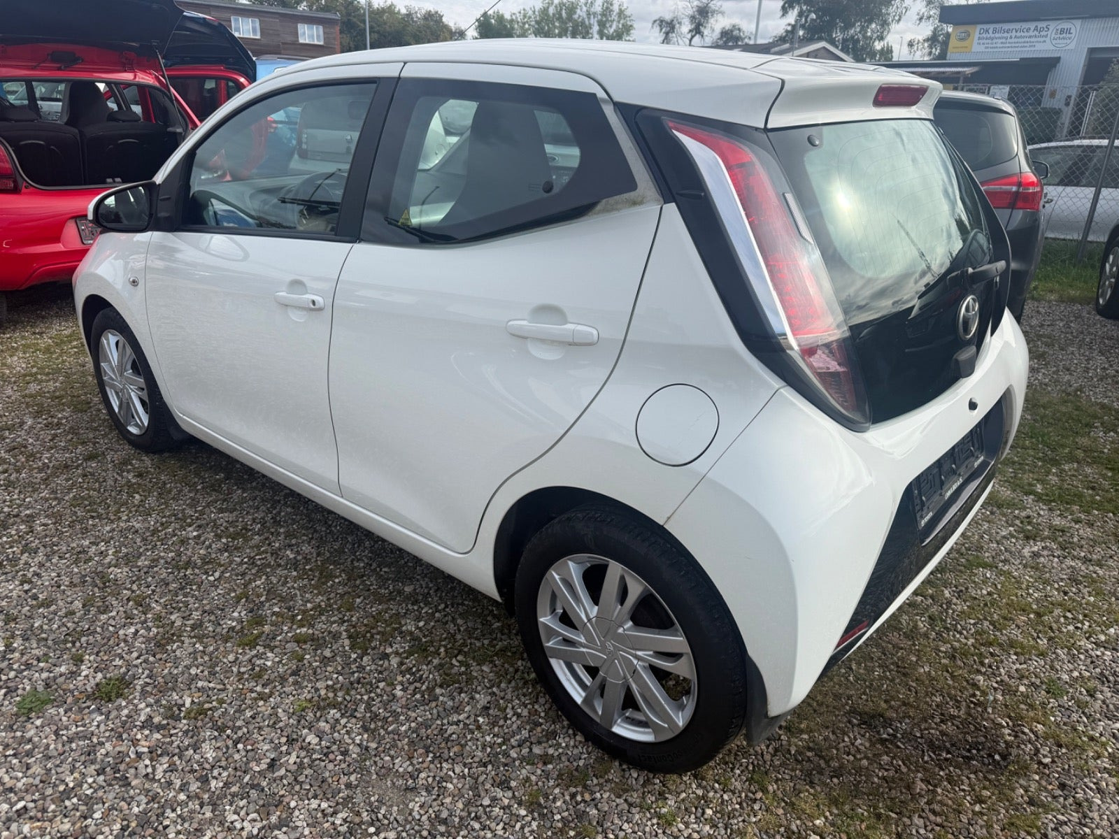 Hvid Toyota Aygo fra 2014