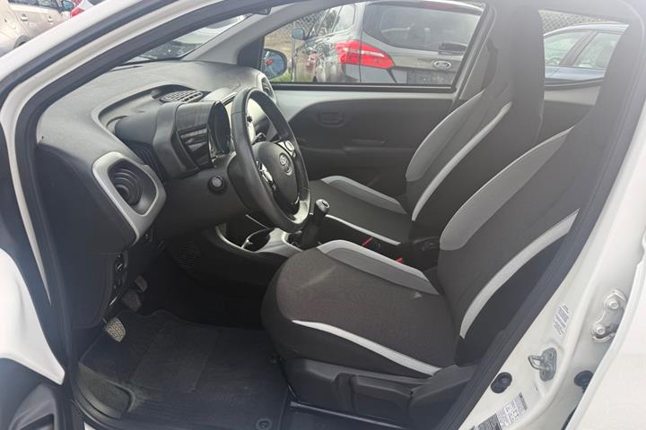 Hvid Toyota Aygo fra 2014