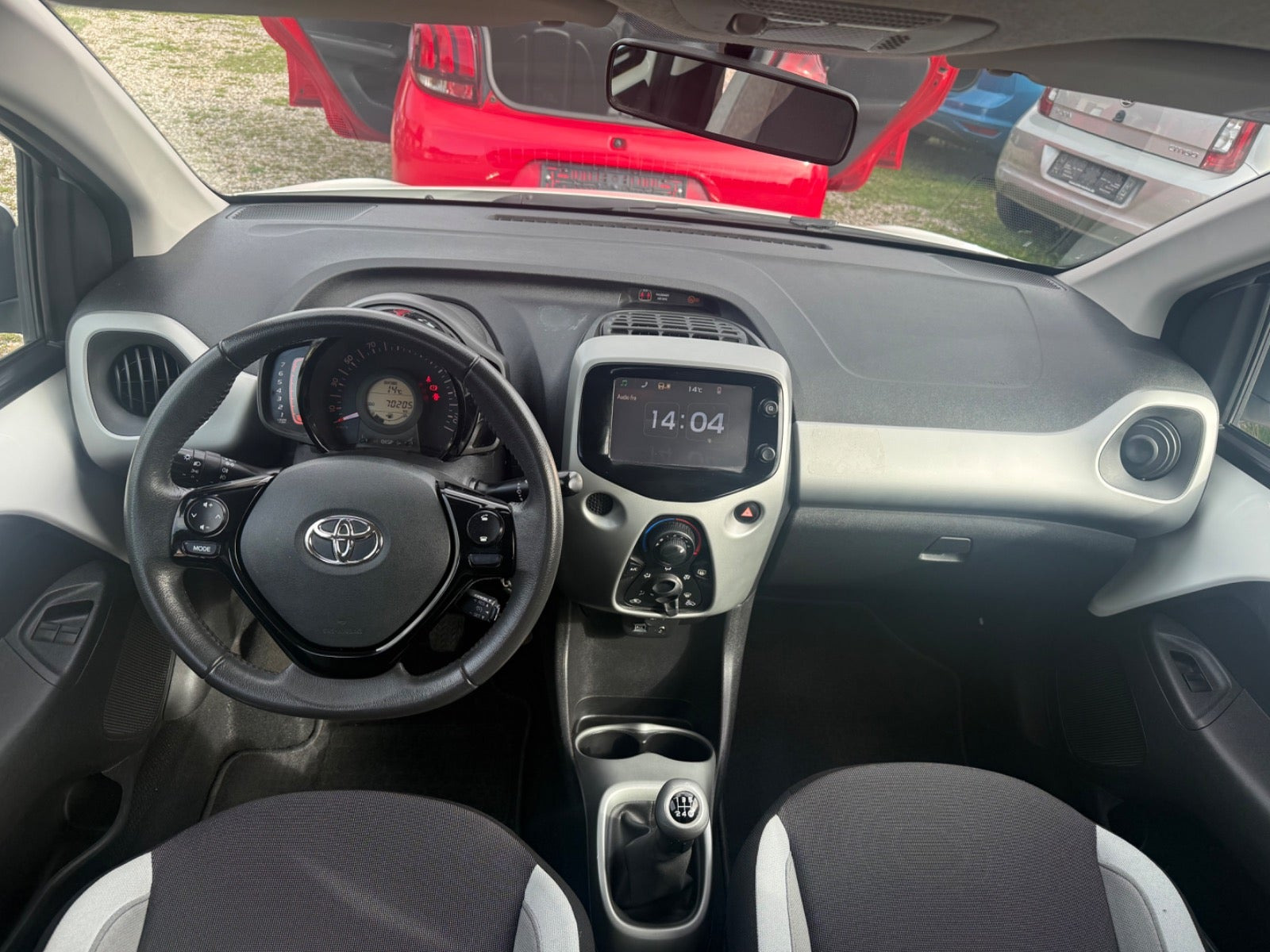 Hvid Toyota Aygo fra 2014