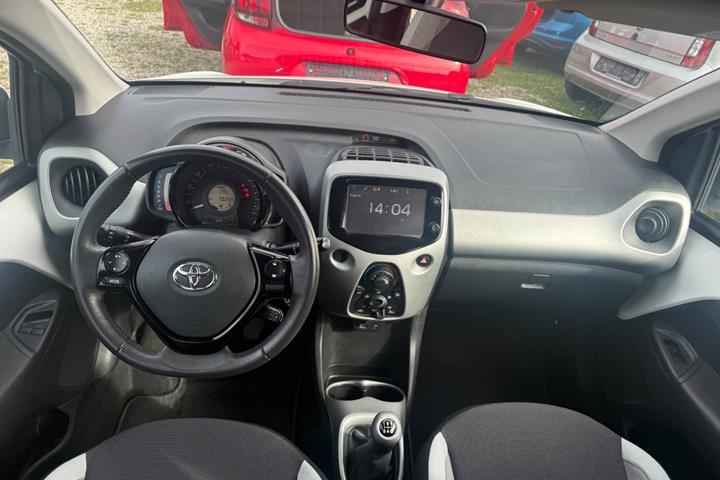 Hvid Toyota Aygo fra 2014