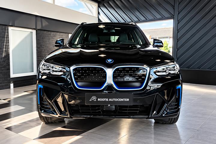 Sort BMW iX3 fra 2023