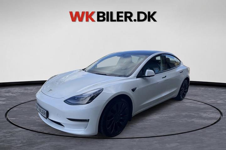 Hvid Tesla Model 3 fra 2023