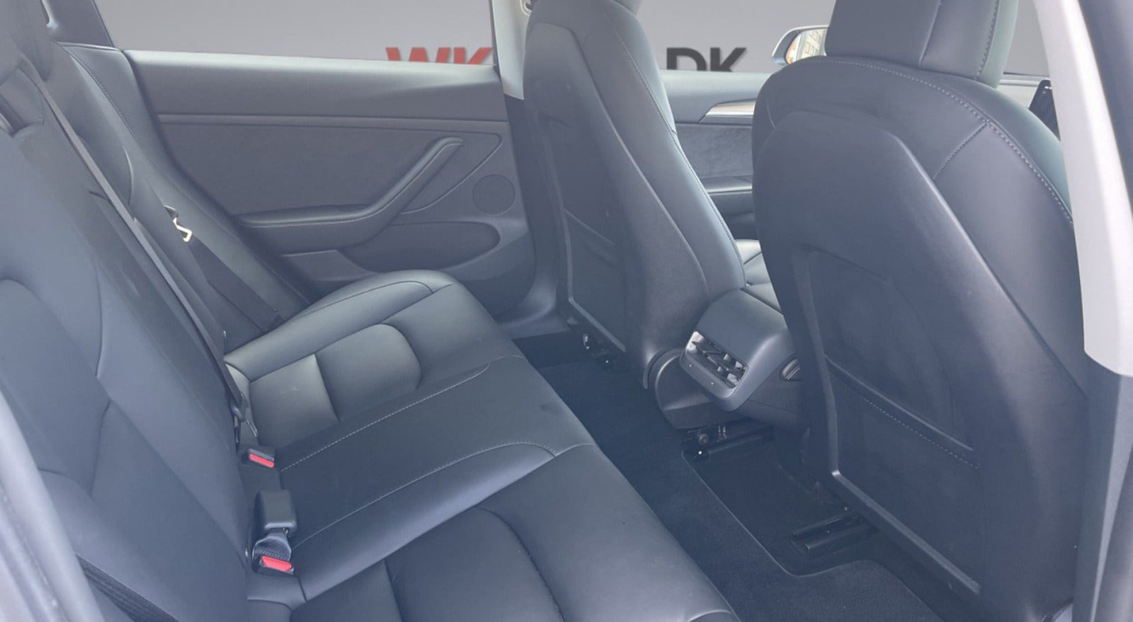 Hvid Tesla Model 3 fra 2023