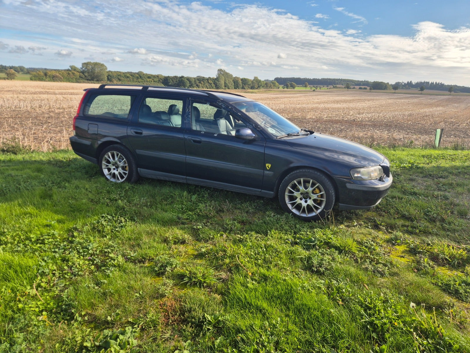 Blå Volvo V70 fra 2001