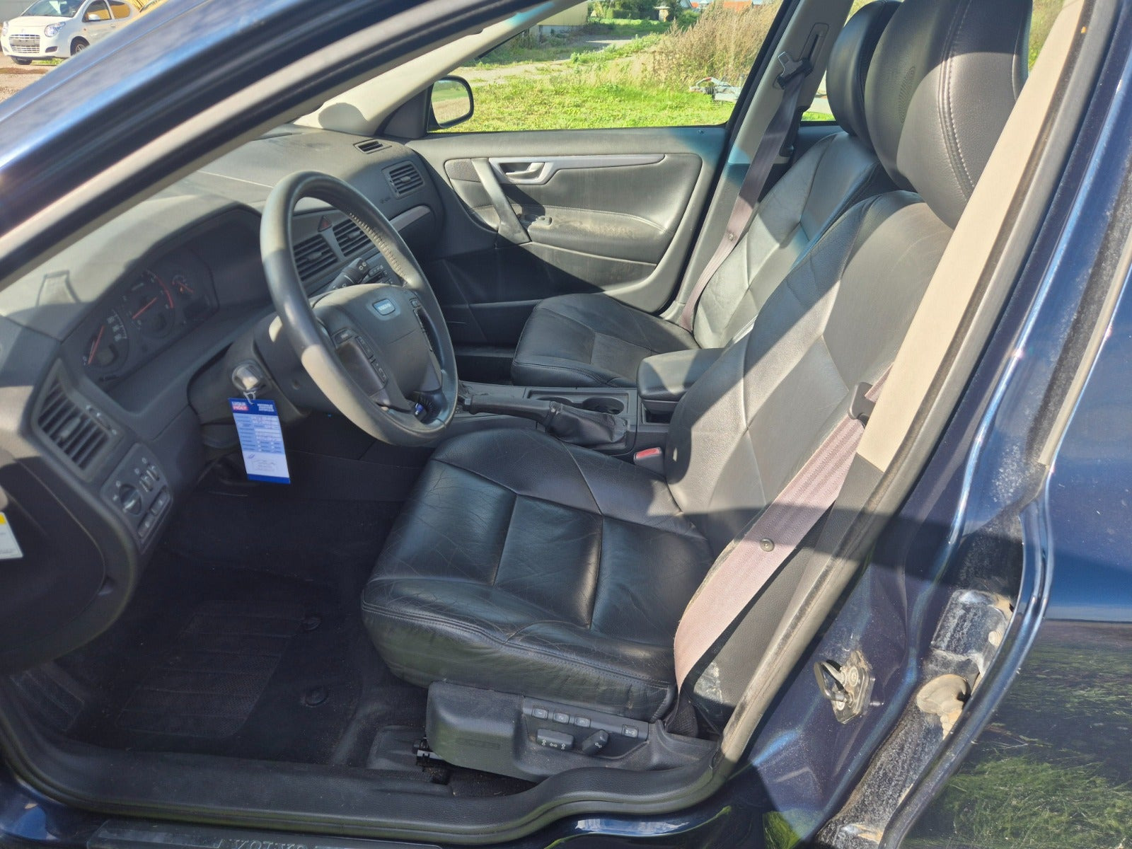 Blå Volvo V70 fra 2001