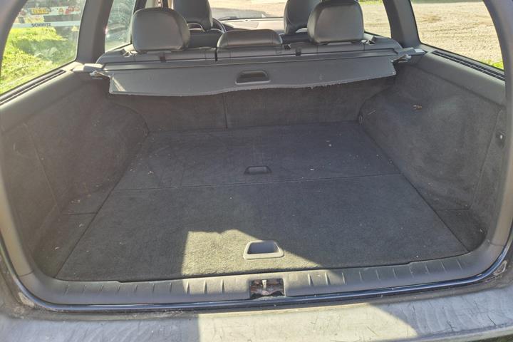 Blå Volvo V70 fra 2001